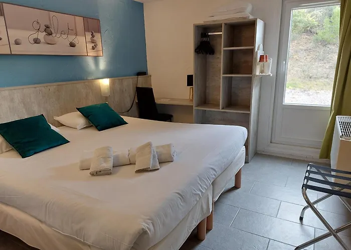 Brit Bosquet Cite 3*