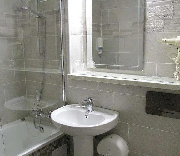 Brit Bosquet Cite 3*